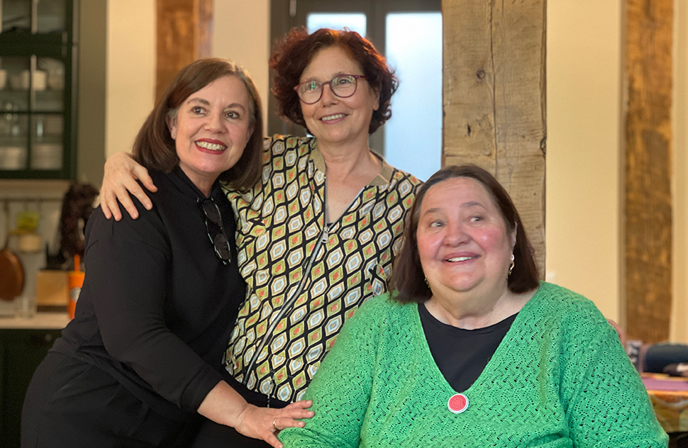 Con Rosa Alvares y Marina Bollaín, 2024. Mª José G. Ribot