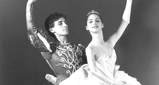 Joven Ballet María de Ávila, Amador Castilla y Violeta
                              Gastón, 1989. Archivo Violeta Gastón