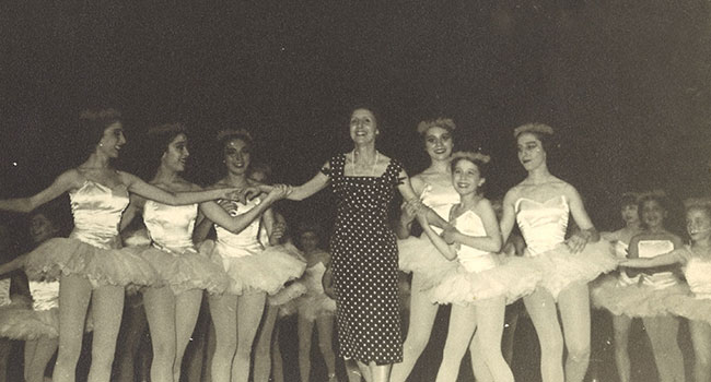Función fin de curso, Estudio de Danza Académica María de Ávila, 20 de abril de 1956. Archivo Ángela Santos