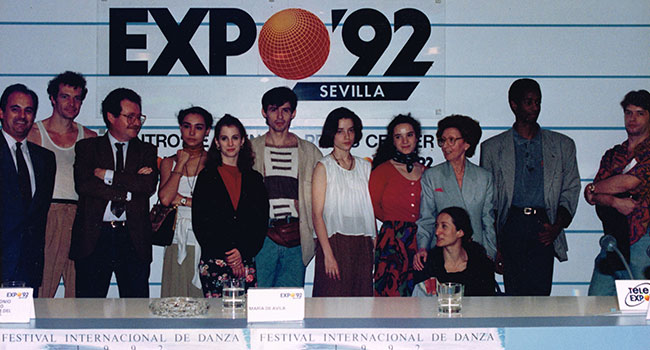 Gala-homenaje a María de Ávila, foto de familia, XII
                           Festival Internacional de Itálica, Exposición Internacional
                           de Sevilla, 20 de junio de 1992. Archivo Ruth Vaquerizo